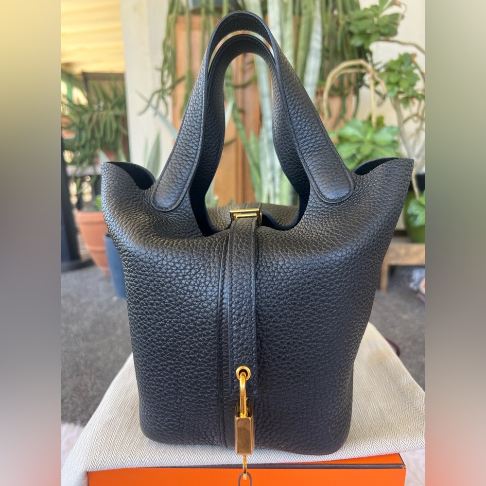 💕💕💕LIVE NOTIFICATIONS MIXED LUXURY ITEMS! ALL SALES ARE FINAL💕💕💕 - Picture 16 of 17